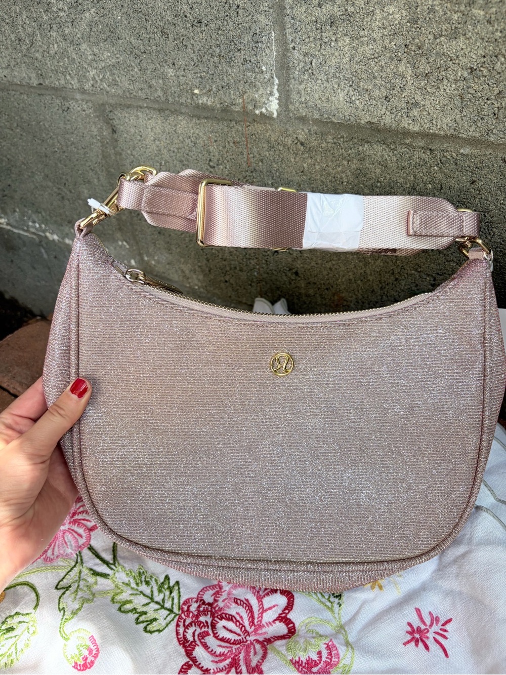 Lululemon The City Essentials Sparkle Crescent Shoulder Bag in Rose NWTS - Picture 7 of 9